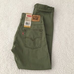 Vintage Levis mom jeans olive green 26” high waist
